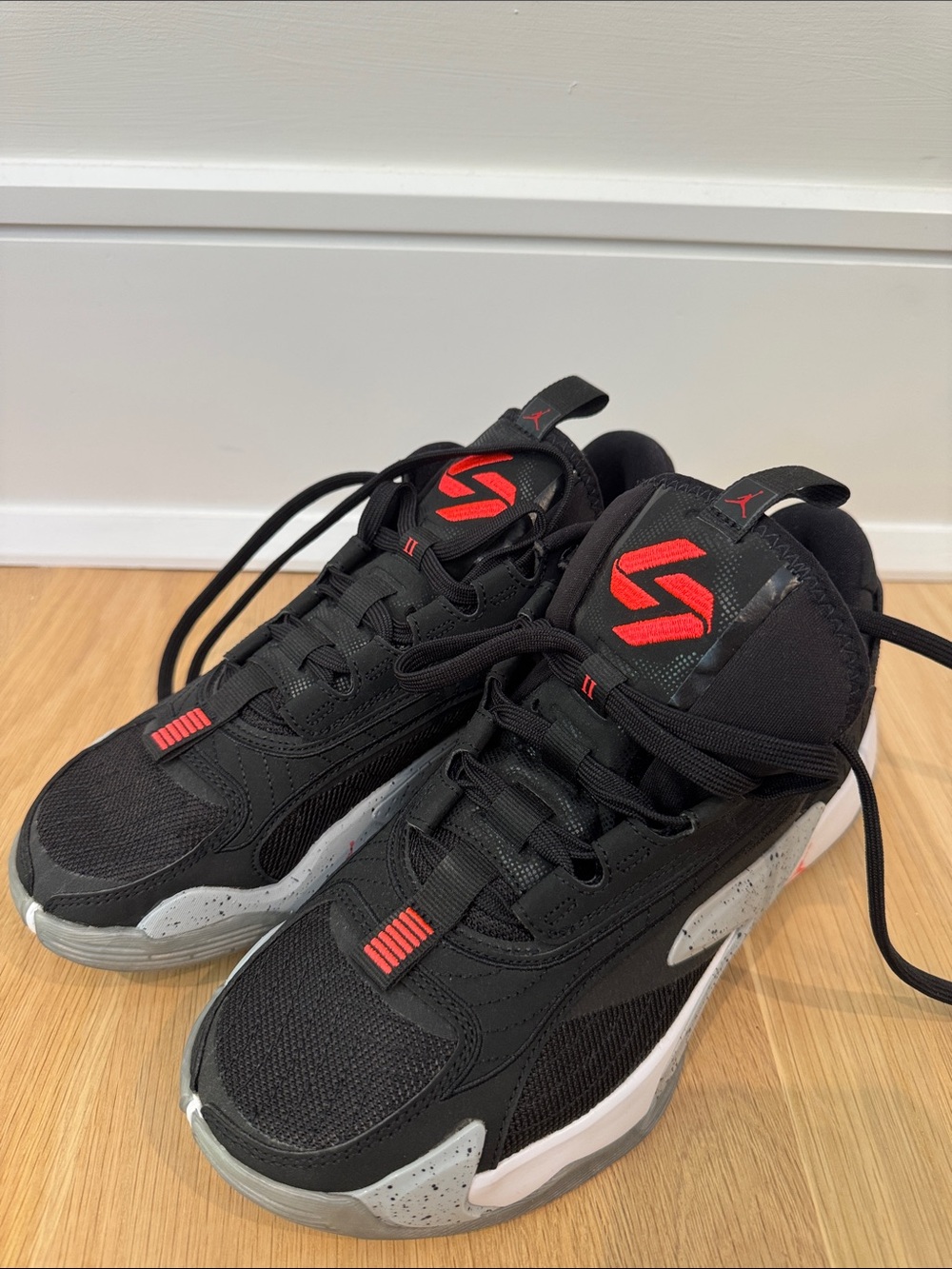 Jordan Kids Black and Red Low-Top Sneakers